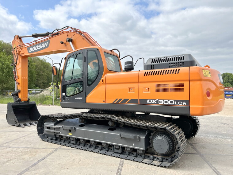 Экскаватор гусеничный Doosan DX300LCA